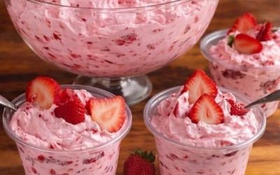 Strawberry 🍓 cloud dessert, ready in 5 minutes